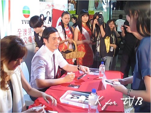 Linda and Moses Autograph Session